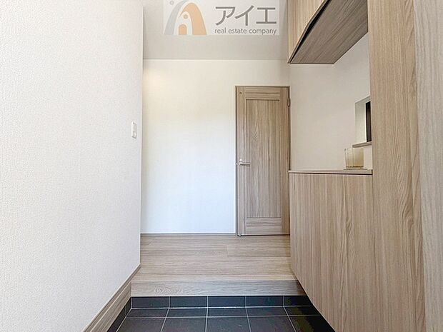 玄関がいつも片づく大容量シューズボックス