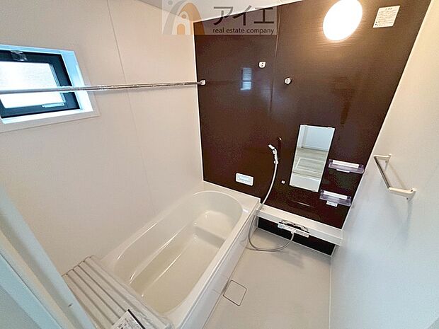 明るい感じ、贅沢な雰囲気でより快適なバスタイム