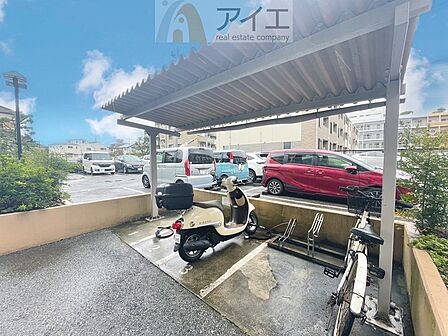 セキュリティ面にも配慮した駐輪場がございます