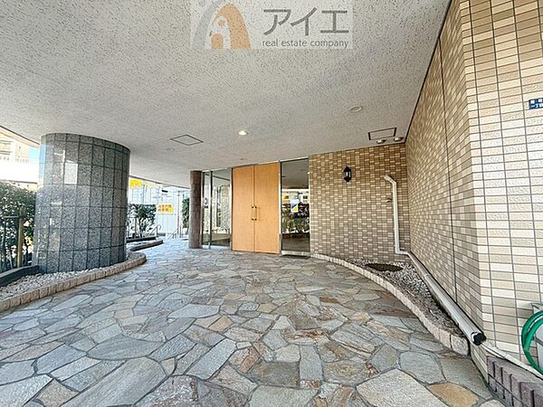 清掃や修理、不審者への声掛けも。管理員日勤は防犯にも有効