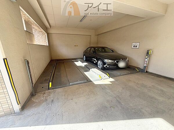 駐車場があるため車通勤の方にも安心なマンションです（要空確認）
