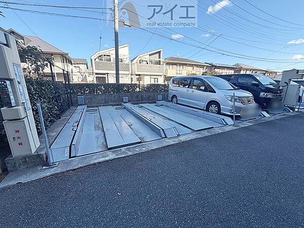 駐車場があるため車通勤の方にも安心なマンションです（要空確認）