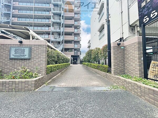 清掃や修理、不審者への声掛けも。管理員日勤は防犯にも有効