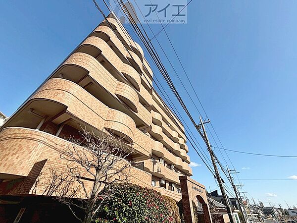 友人を呼びたくなるリノベーション済みのきれいな住まいです
