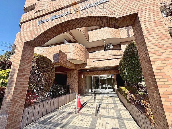清掃や修理だけでなく、不審者への声掛けも。管理員の活動は防犯にも有効