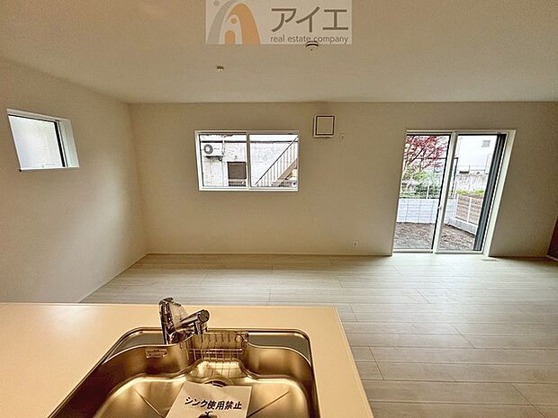 リビングで遊ぶお子様にも目が届く、安心感で選ぶなら対面キッチン