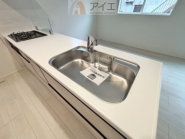 水道一体型の浄水器。ボタン一つで切替可能水回りもすっきり