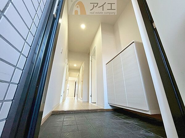 玄関がいつも片づく大容量シューズボックス