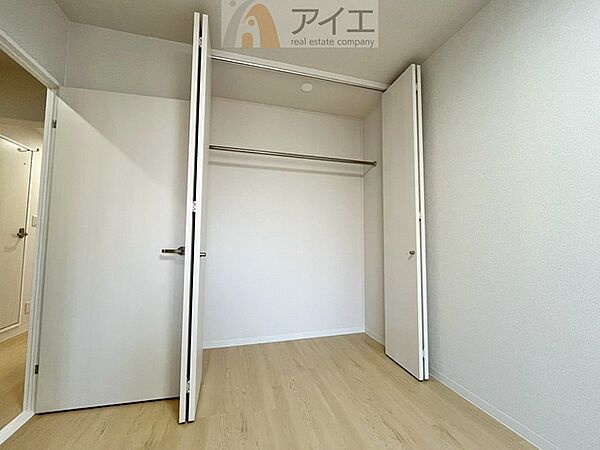 お子様の荷物も片付く、全居室収納スペース