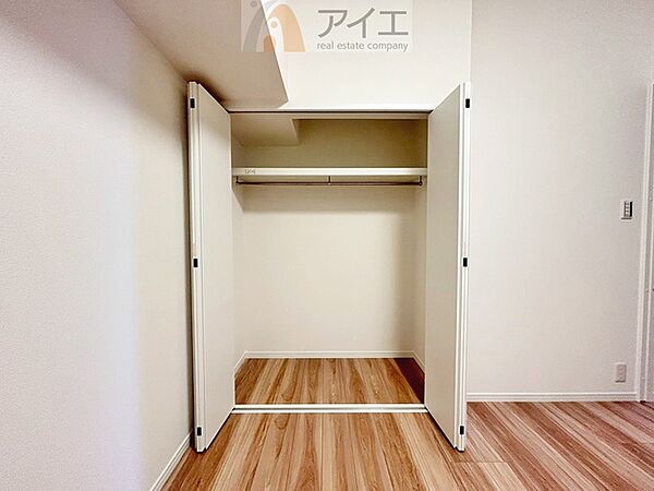 お子様の荷物も片付く、全居室収納スペース