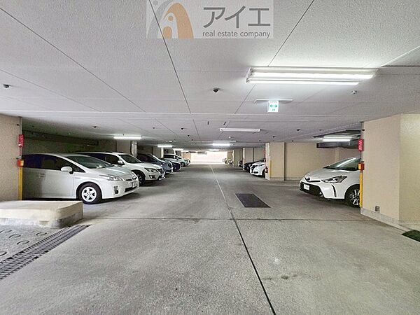 駐車場があるため車通勤の方にも安心なマンションです（要空確認）