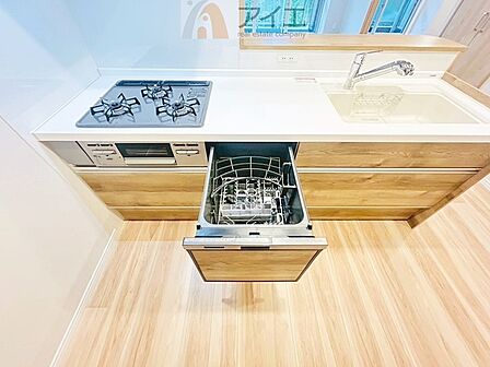 手に優しい、後片づけおまかせの食洗機。ママも食後のだんらんに加われます