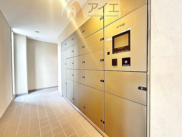 お出掛けが多くても安心な、宅配ボックスつき