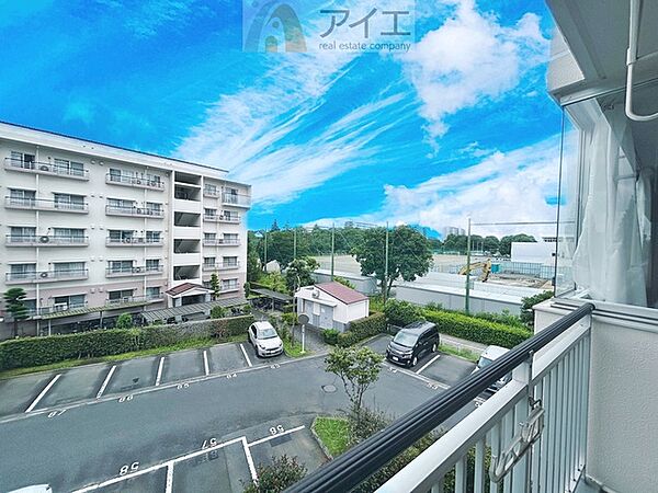 南面バルコニーで毎日のお洗濯も快適