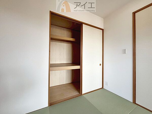 お子様の荷物も片付く、全居室収納スペース