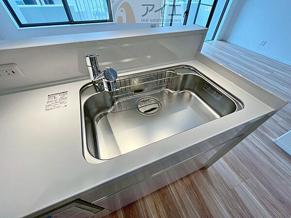 水道一体型の浄水器。ボタン一つで切替可能水回りもすっきり