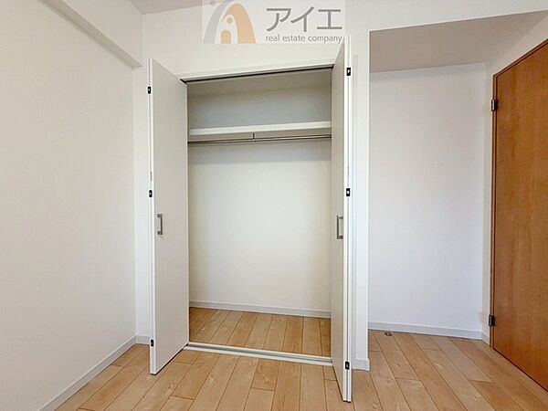 お子様の荷物も片付く、全居室収納スペース