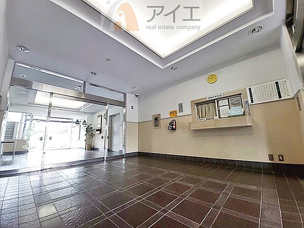 清掃や修理、不審者への声掛けも。管理員日勤は防犯にも有効