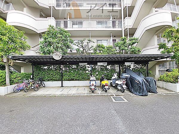 セキュリティ面にも配慮した駐輪場がございます