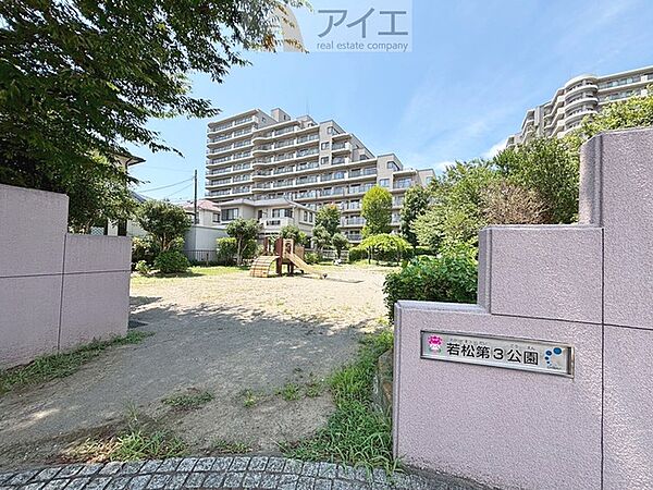 公園が近く、子育て家族に嬉しい緑豊かな環境です