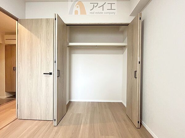 お子様の荷物も片付く、全居室収納スペース