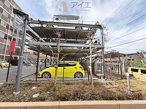 駐車場があるため車通勤の方にも安心なマンションです（要空確認）