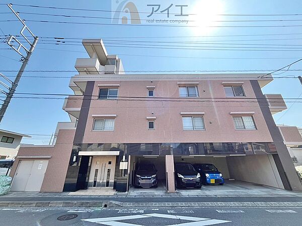 清掃や修理だけでなく、不審者への声掛けも。管理員の活動は防犯にも有効