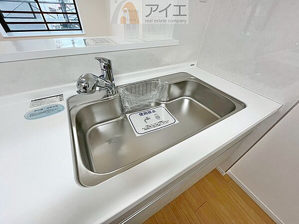 水道一体型の浄水器。ボタン一つで切替可能水回りもすっきり