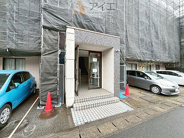 清掃や修理、不審者への声掛けも。管理員日勤は防犯にも有効