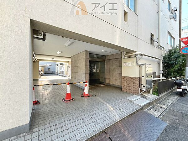 清掃や修理、不審者への声掛けも。管理員日勤は防犯にも有効
