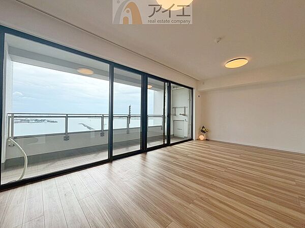 朝から日差しいっぱいの、明るい空間でのびのび過ごせます