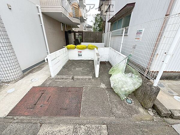 清掃や修理、不審者への声掛けも。管理員日勤は防犯にも有効
