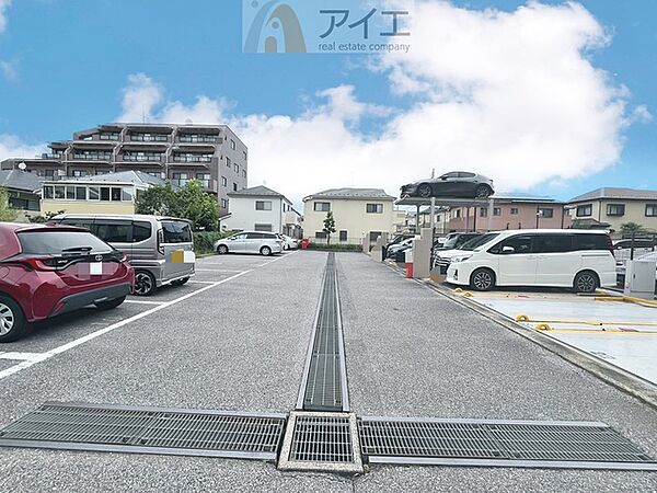 駐車場があるため車通勤の方にも安心なマンションです（要空確認）