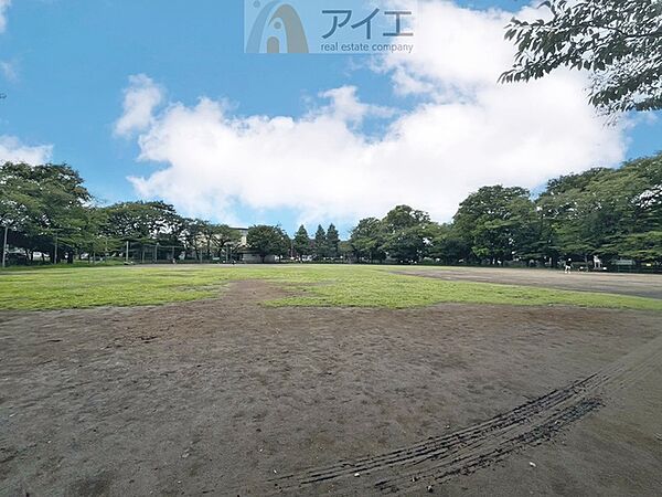 公園が近く、子育て家族に嬉しい緑豊かな環境です