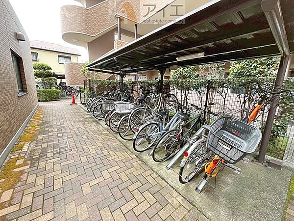 セキュリティ面にも配慮した駐輪場がございます