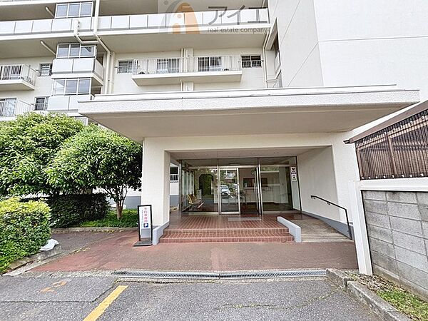 清掃や修理、不審者への声掛けも。管理員日勤は防犯にも有効