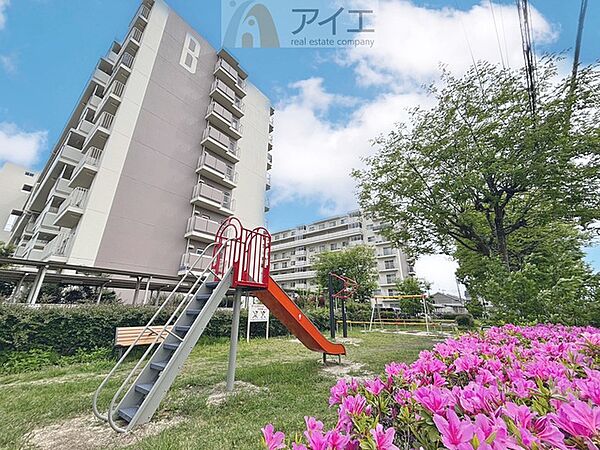 公園が近く、子育て家族に嬉しい緑豊かな環境です