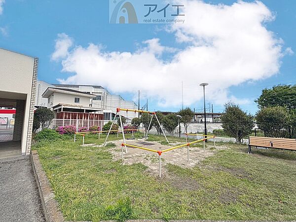 公園が近く、子育て家族に嬉しい緑豊かな環境です