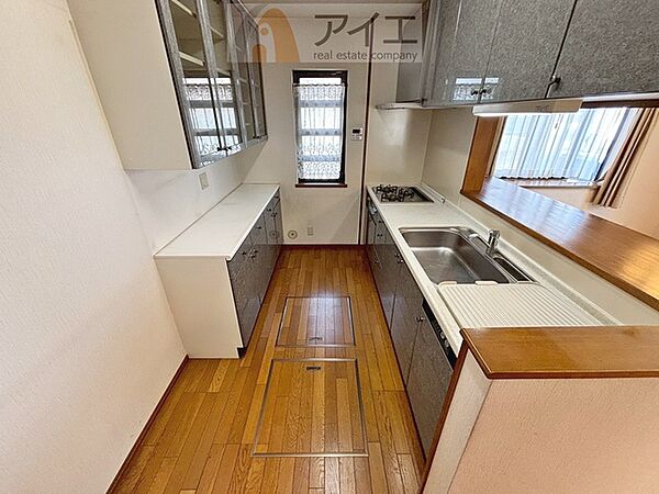 ご家族やお客様との会話も楽しめる対面キッチン