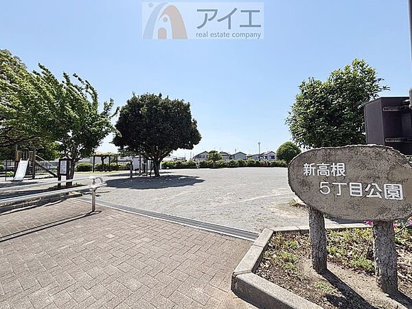 公園が近く、子育て家族に嬉しい緑豊かな環境です