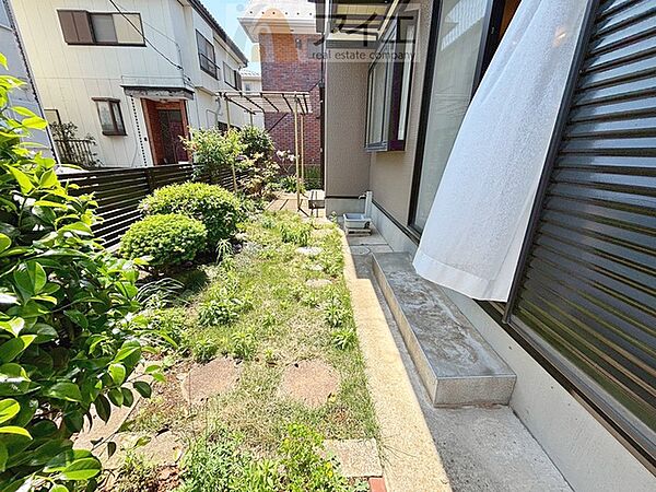 庭で緑やお花にかこまれた生活を実現