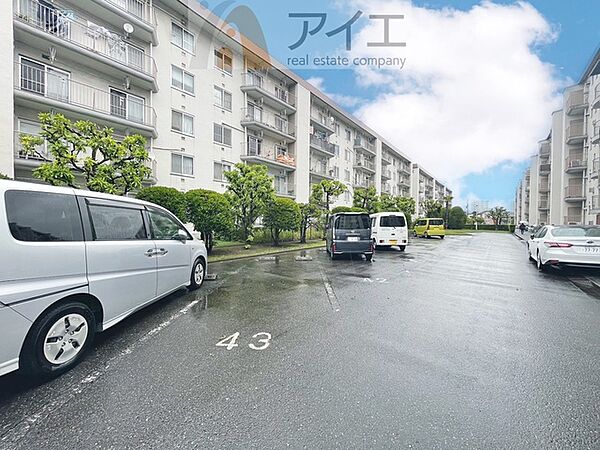駐車場があるため車通勤の方にも安心なマンションです（要空確認）
