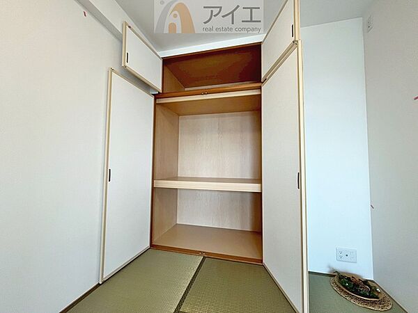 お子様の荷物も片付く、全居室収納スペース
