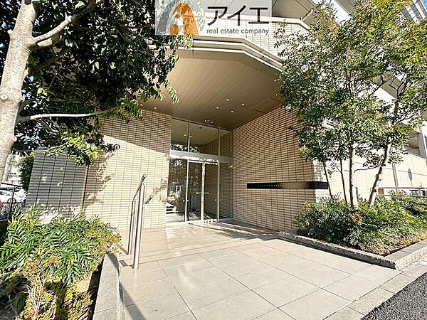 清掃や修理、不審者への声掛けも。管理員日勤は防犯にも有効