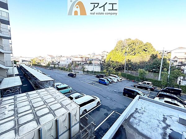 駐車場があるため車通勤の方にも安心なマンションです（要空確認）