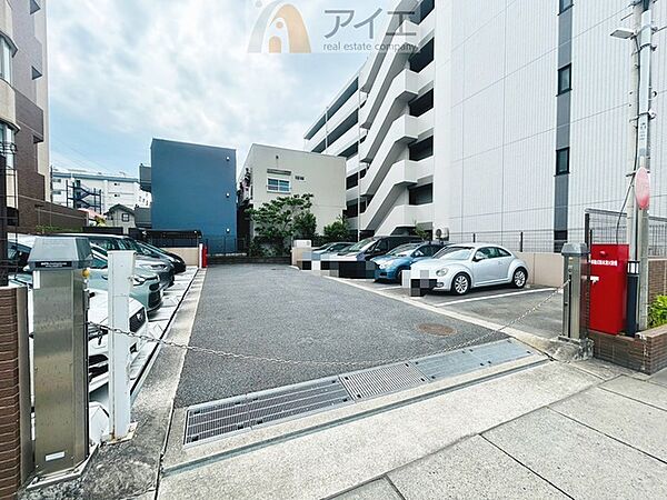 駐車場があるため車通勤の方にも安心なマンションです（要空確認）