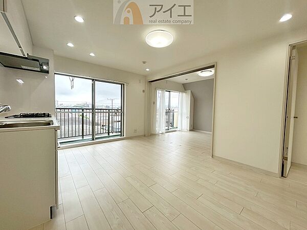 朝から日差しいっぱいの、明るい空間でのびのび過ごせます