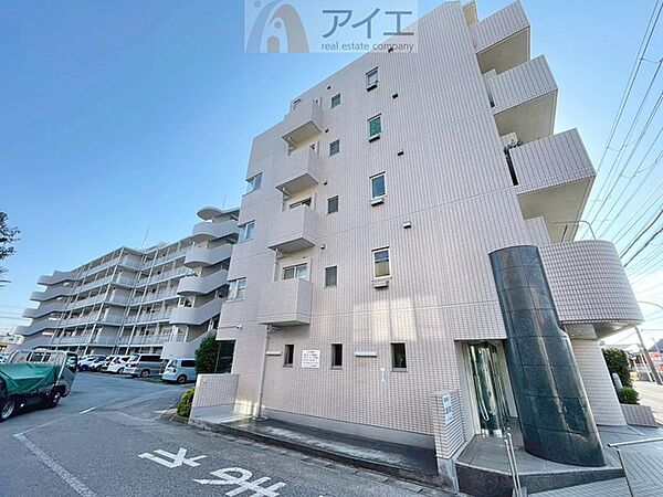 友人を呼びたくなるリノベーション済みのきれいな住まいです