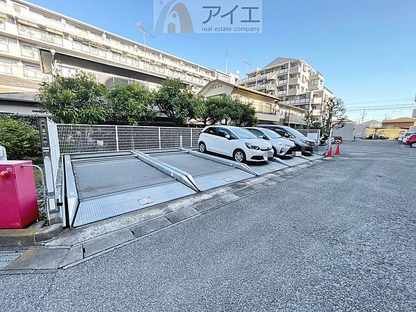 駐車場があるため車通勤の方にも安心なマンションです（要空確認）