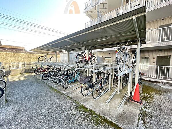 セキュリティ面にも配慮した駐輪場がございます